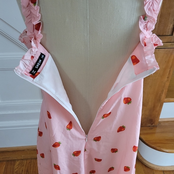 ⭕️SOLD⭕️SHEIN Sleeveless Strawberry Print Dress Pink Plus Size 1XL - Picture 5 of 8